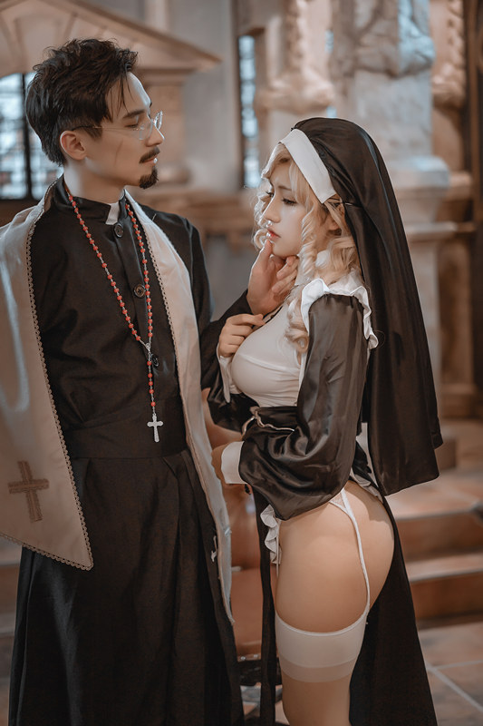 一笑芳香沁写真 – 神父修女 [42P11V-536MB]