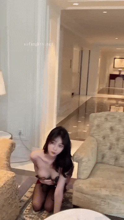 ✨秀人网 玥儿玥✨杭州旅拍 魅惑黑丝 有漏点奶子82P+3V