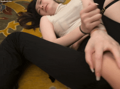 【独家破解资源】『秀人网 小逗逗』透视裤 暴力蹂躏 猪手乱摸 小表情太骚了